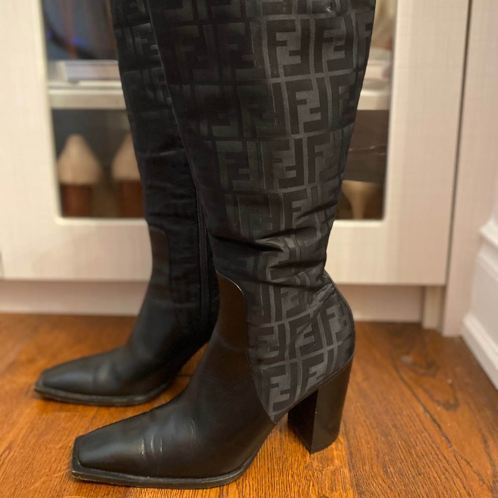 Gorgeous authentic Fendi boots!!